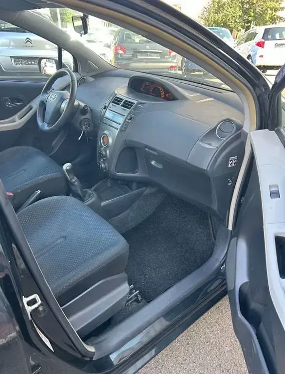 Gebraucht Toyota Yaris 69 PS (50 kW) 2010 Schwarz Kleinwagen