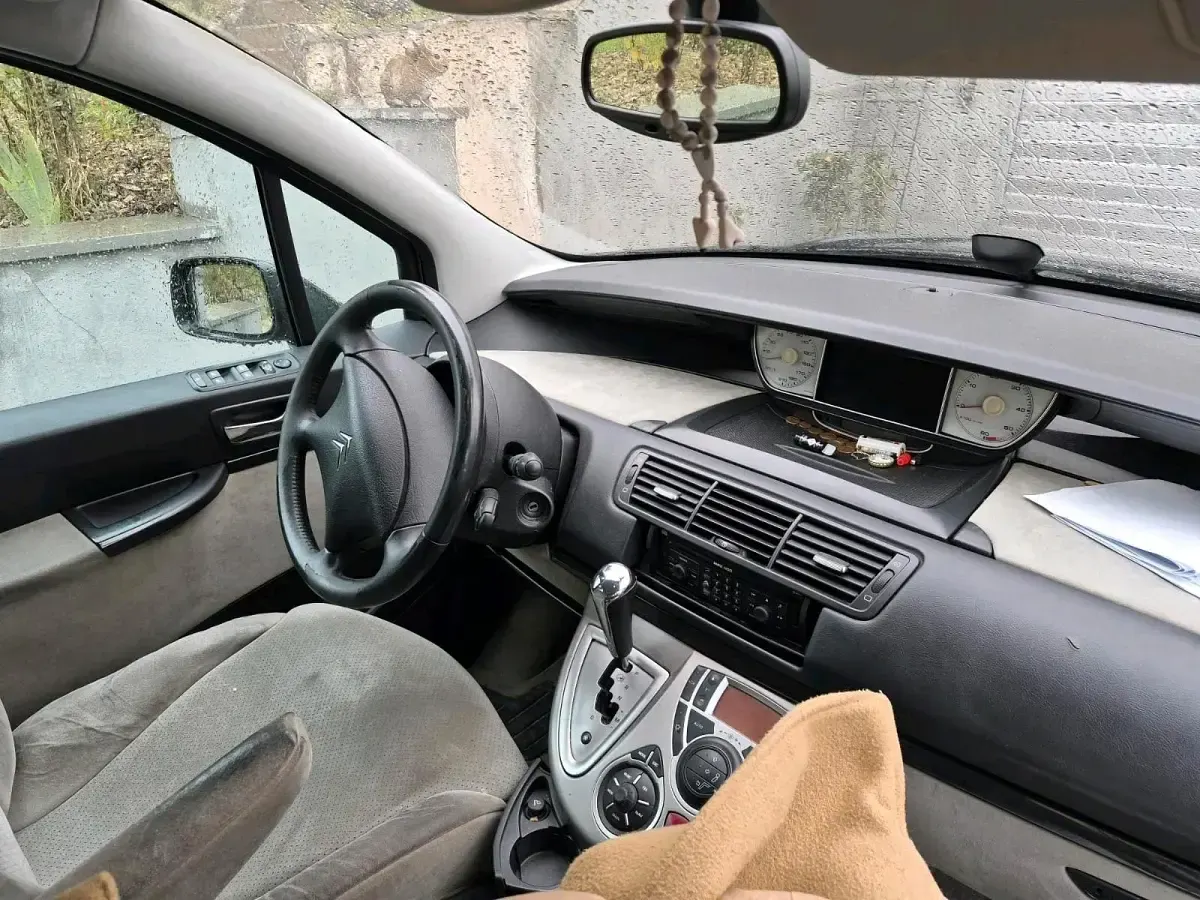 Używany Citroën C8 170 KM (125 kW) 2009 Niebieski Minivan