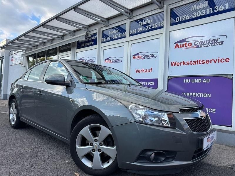 Grau Gebraucht 2011 Chevrolet Cruze LT Limousine | 3.799 € (Fairer Preis) - Bild 1/4