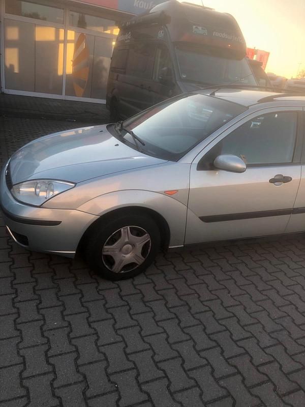 Andere farben Gebraucht 2003 Ford Focus Kombi | 1.500 € (Etwas zu teuer) - Bild 1/3