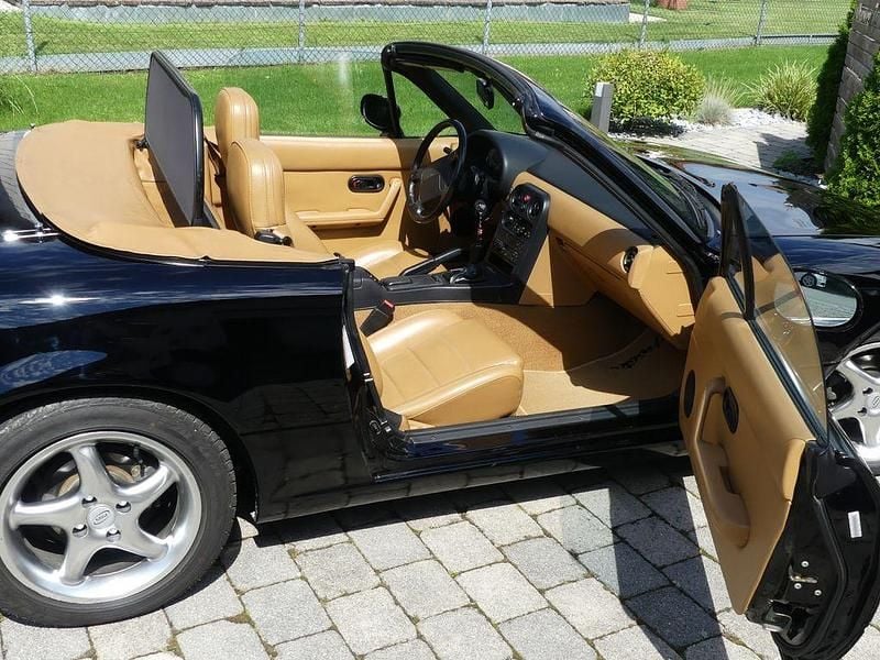 Second-hand Mazda MX5 116 CP (85 kW) 1993 Negru Cabrio