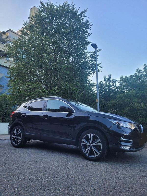 Schwarz Gebraucht 2018 Nissan Qashqai SUV | 15.500 € (Teuer) - Bild 1/4