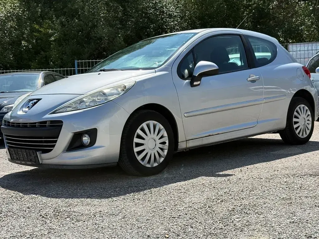 Gebraucht Peugeot 207 Tendance 95 PS (69 kW) 2011 Grau Kleinwagen