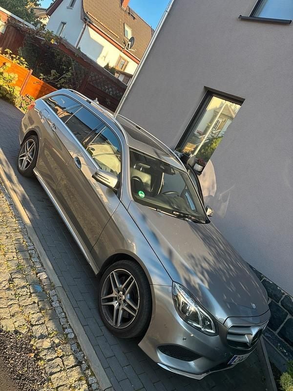 Grau Gebraucht 2014 Mercedes E350 Kombi | 16.500 € (Superpreis) - Bild 1/4