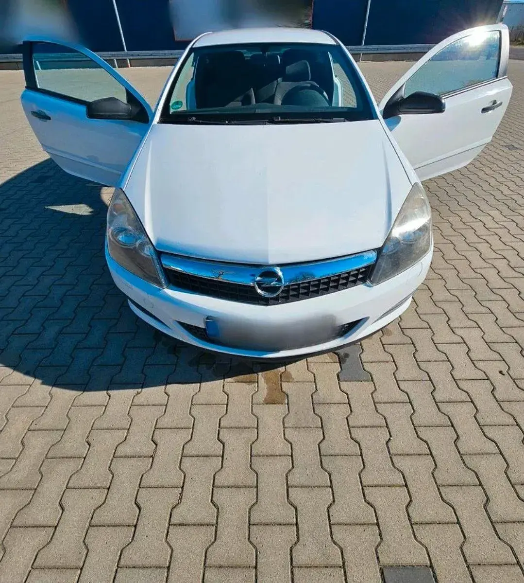 Gebraucht Opel Astra GTC Edition 90 PS (66 kW) 2009 Weiß Limousine