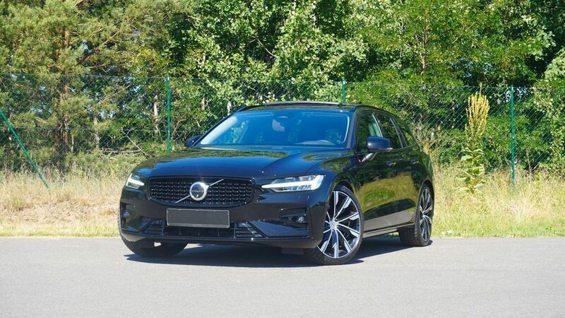 Schwarz Gebraucht 2023 Volvo V60 Plus Kombi | 34.500 € (Superpreis) - Bild 1/4