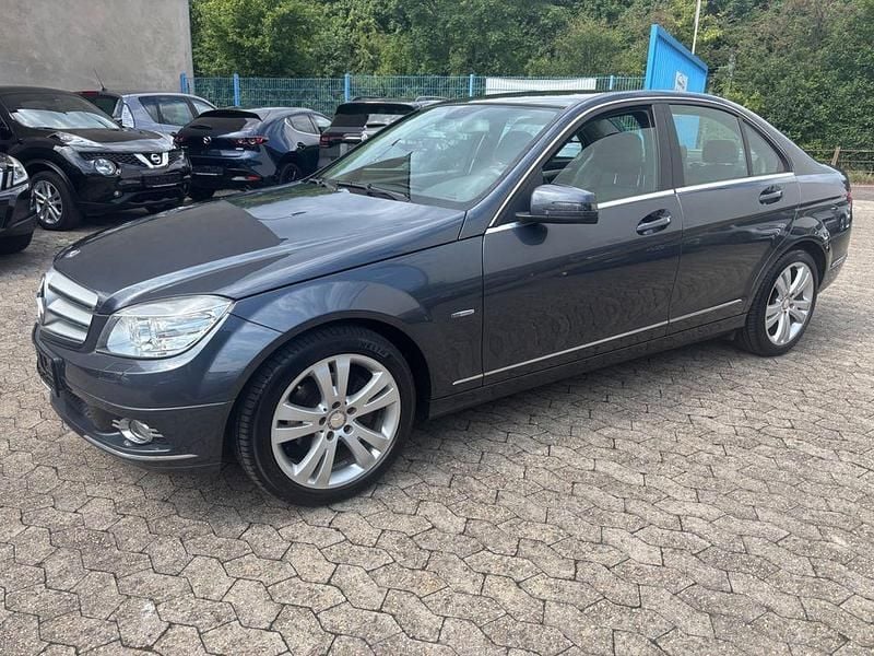 Grau Gebraucht 2009 Mercedes C180 Limousine | 9.400 € (Fairer Preis) - Bild 1/4
