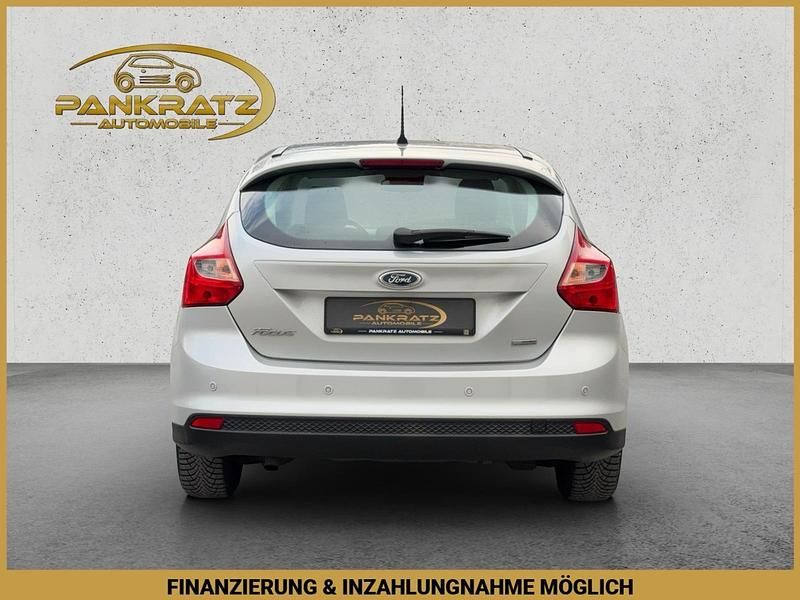 Gebraucht Ford Focus Champions Edition 128 PS (94 kW) 2013 Silber Limousine