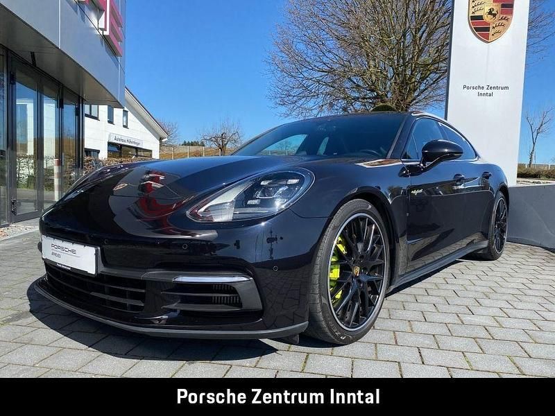 Tiefschwarzmetallic Gebraucht 2018 Porsche Panamera 4 Limousine | 63.890 € (Teuer) - Bild 1/4