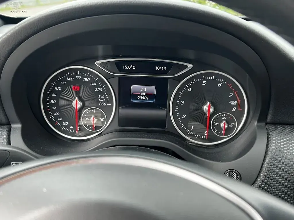 Gebraucht Mercedes A180 122 PS (89 kW) 2016 Schwarz Kleinwagen