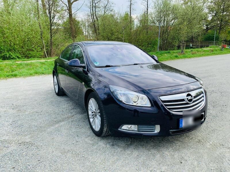 Blau Gebraucht 2011 Opel Insignia Limousine | 8.199 € - Bild 1/4