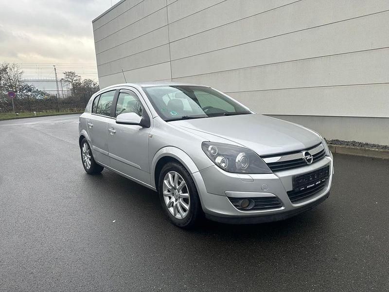 Gebraucht Opel Astra Edition 105 PS (77 kW) 2005 Silber Limousine