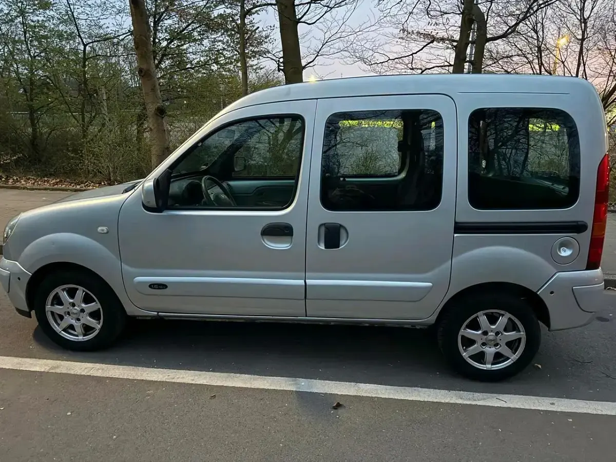 Używany Renault Kangoo 102 KM (75 kW) 2007 Srebrny Minivan