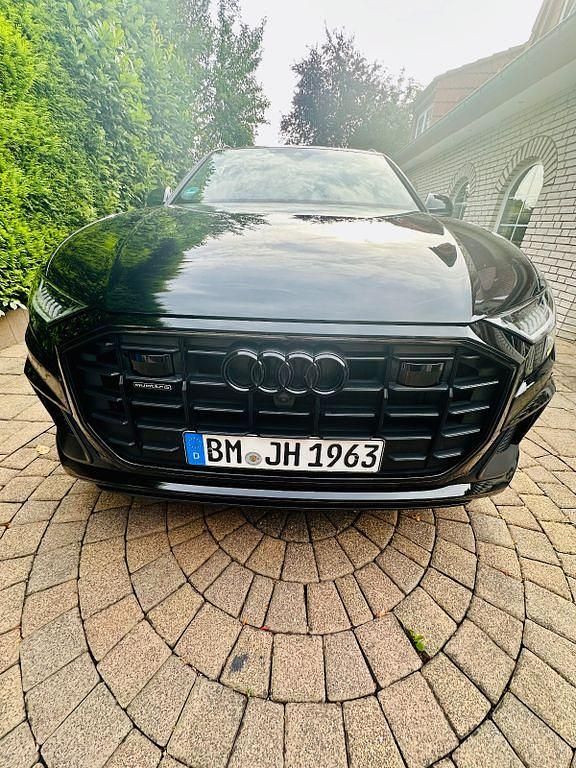 Schwarz Gebraucht 2021 Audi Q8 Sport SUV | 52.000 € (Guter Preis) - Bild 1/4