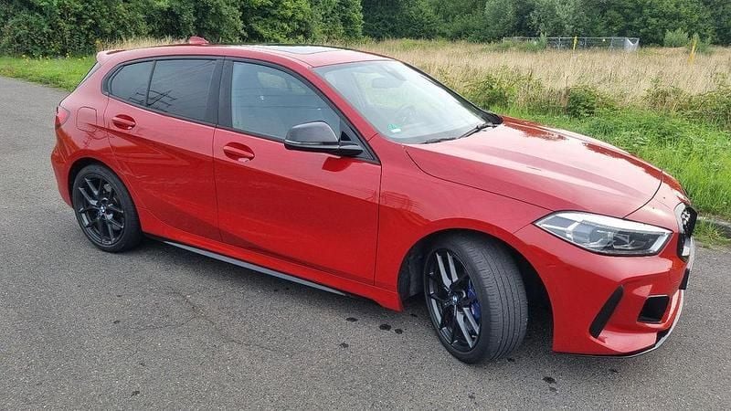 Rot Gebraucht 2020 BMW M135 Performance Kleinwagen | 30.000 € (Fairer Preis) - Bild 1/4