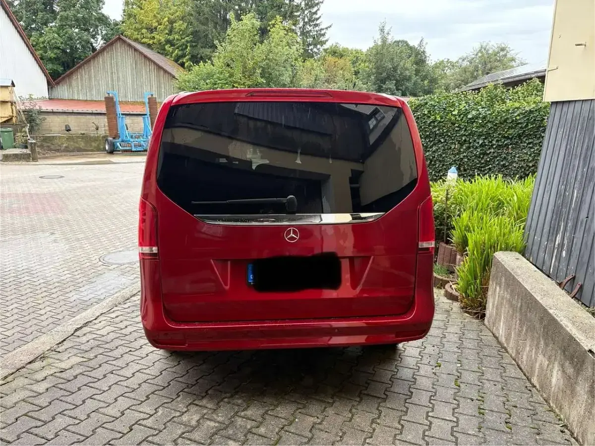 Gebraucht Mercedes V220 Edition 237 PS (174 kW) 2021 Rot Van / Kleinbus