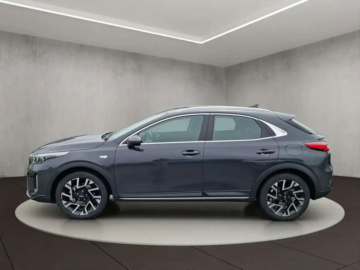 Neu Kia XCeed 150 PS (110 kW) 2026 Pentametal met. SUV