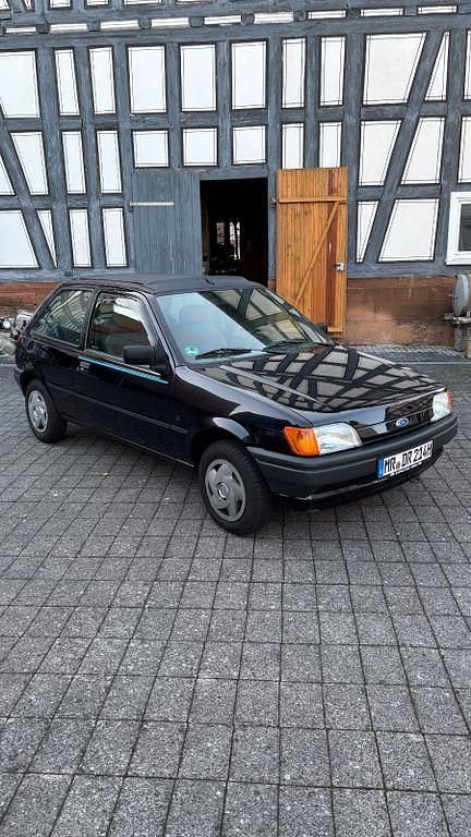 Schwarz Gebraucht 1992 Ford Fiesta Limousine | 3.000 € - Bild 1/4
