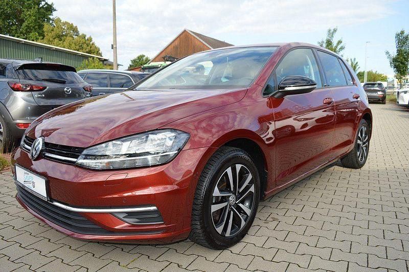 Cranberry red metallic Gebraucht 2019 VW Golf VII IQ Drive Limousine | 16.900 € (Guter Preis) - Bild 1/4