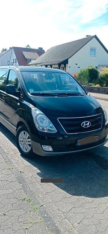 Schwarz Gebraucht 2017 Hyundai H-1 Van / Kleinbus | 19.000 € (Teuer) - Bild 1/4