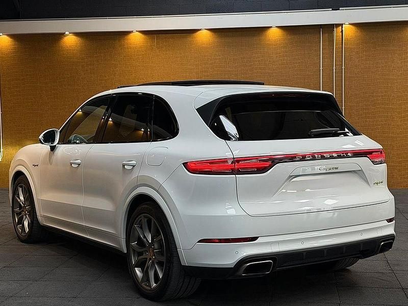 Second-hand Porsche Cayenne Sport 462 CP (339 kW) 2018 Alb SUV