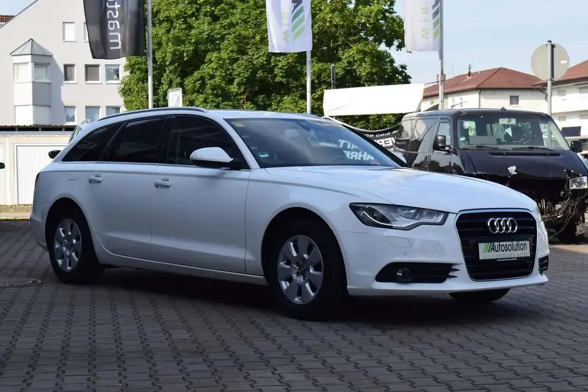 Gebraucht Audi A6 Comfort 177 PS (130 kW) 2013 Weiß Kombi
