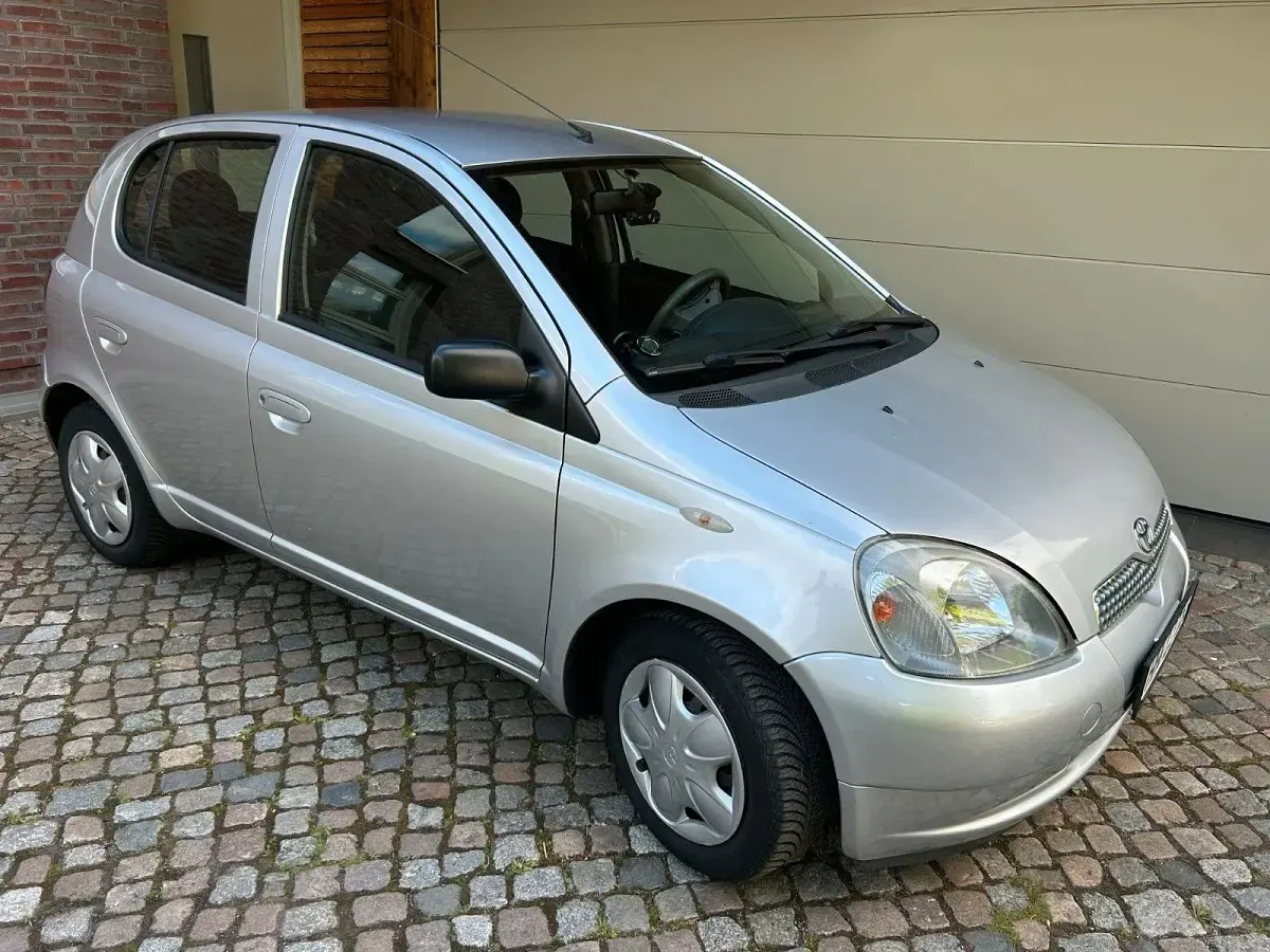 Gebraucht Toyota Yaris 68 PS (50 kW) 2001 Silber Limousine