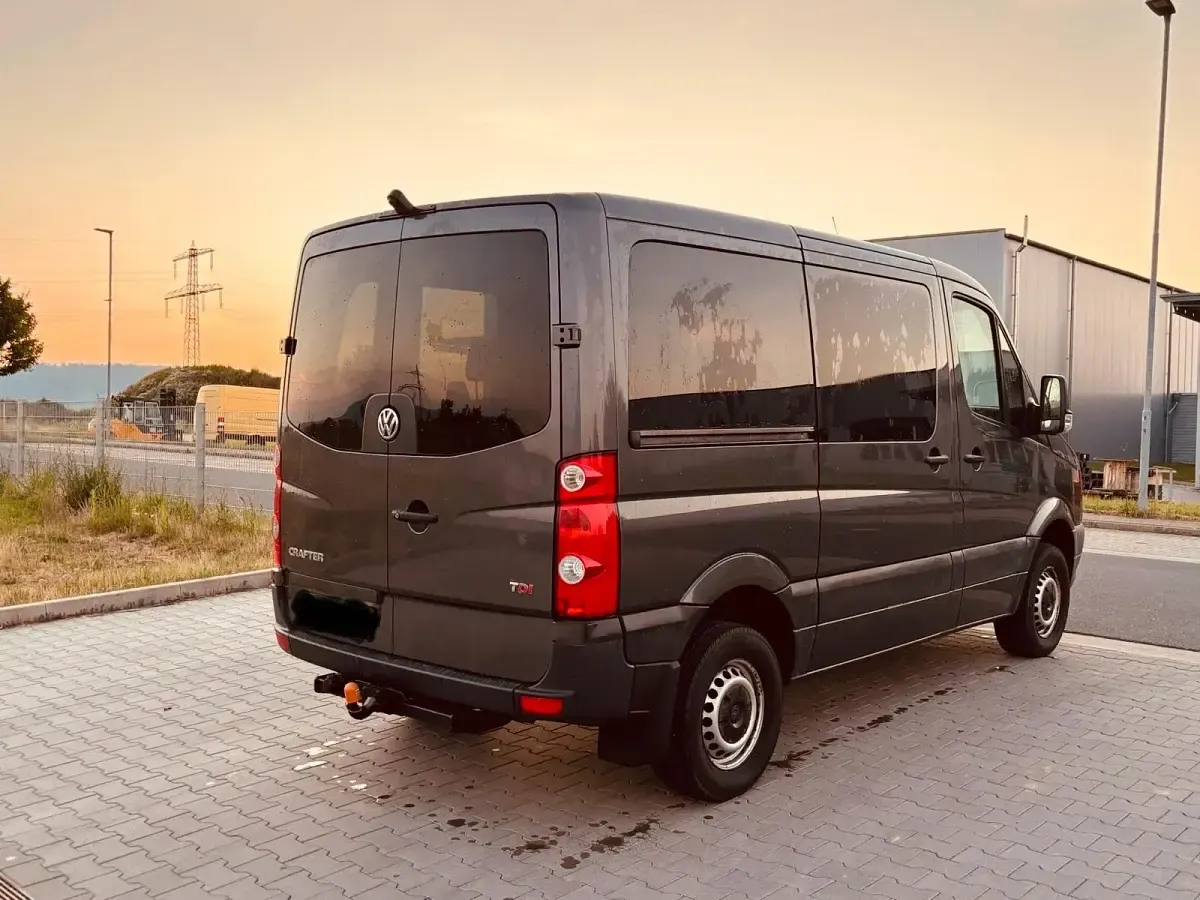 Gebraucht VW Crafter 163 PS (119 kW) 2013 Schwarz Van