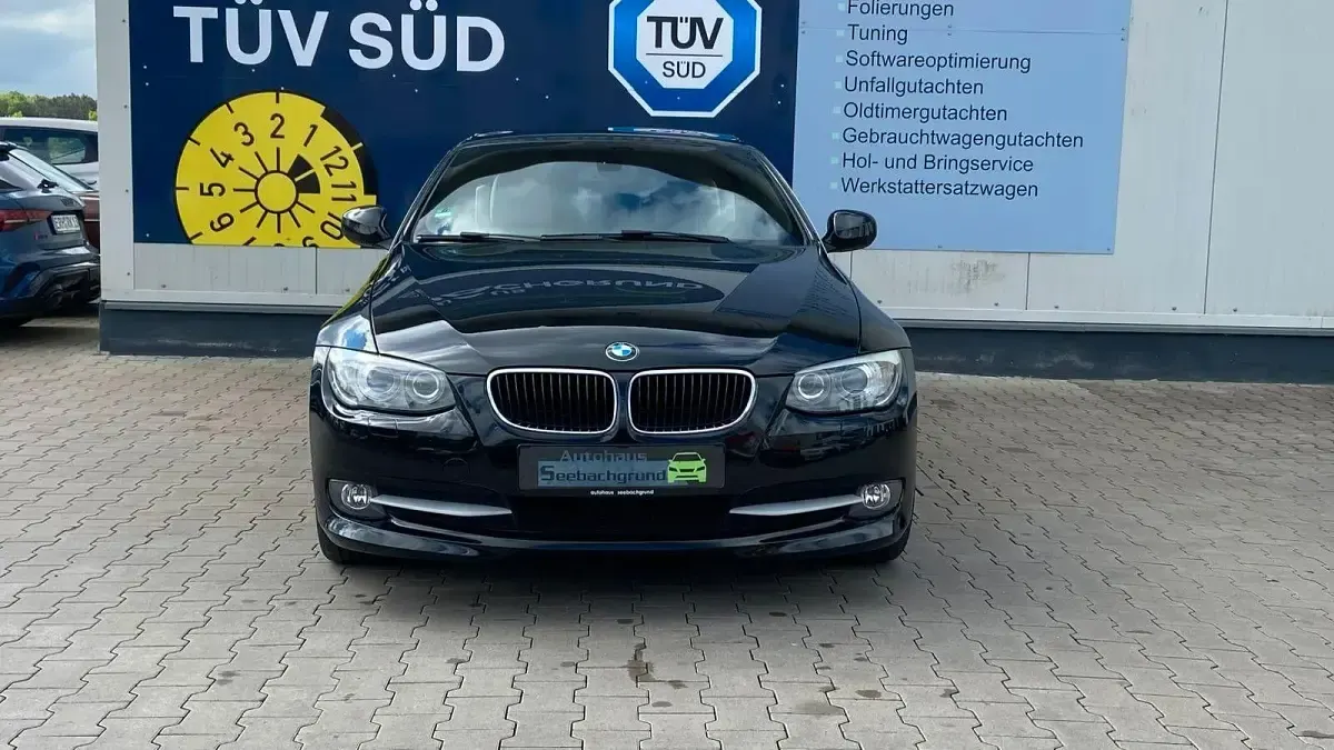 Gebraucht BMW 318 Cabriolet Sport Line 143 PS (105 kW) 2011 Schwarz Cabrio