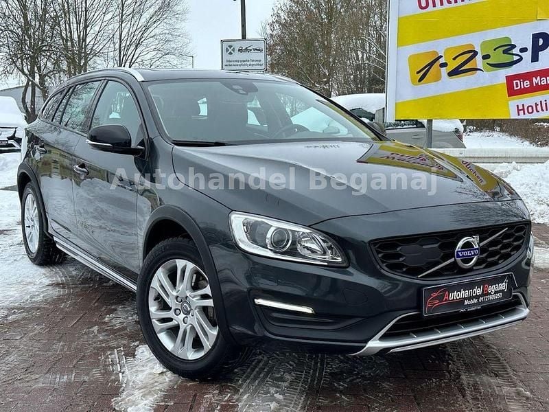 Grau Gebraucht 2017 Volvo V60 CC Kombi | 14.999 € (Guter Preis) - Bild 1/4
