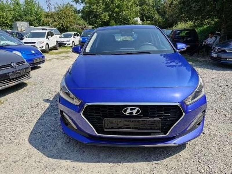 Blau Gebraucht 2019 Hyundai i30 Pure Limousine | 9.990 € (Guter Preis) - Bild 1/4