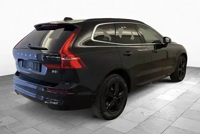 Gebraucht Volvo XC60 Momentum 250 PS (183 kW) 2022 Onyx black (metallic) SUV