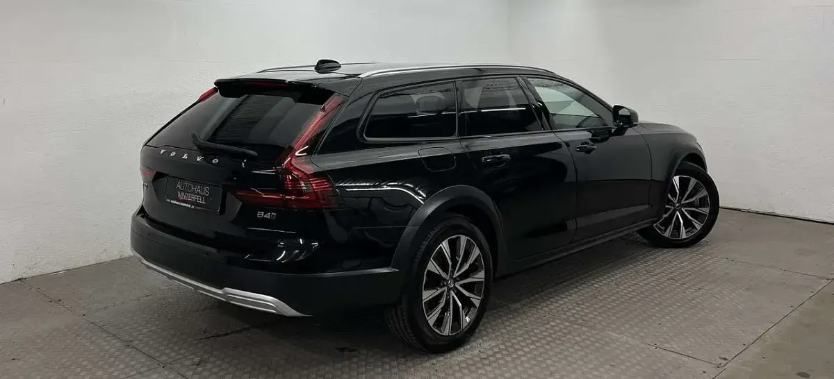 Gebraucht Volvo V90 CC Plus 197 PS (144 kW) 2024 Schwarz Kombi