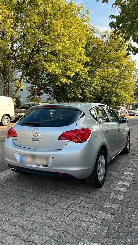 Gebraucht 2011 Opel Astra Limousine | 8.500 € (Teuer) - Bild 1/4