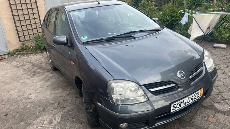 Grau Gebraucht 2005 Nissan Almera Tino Acenta+ Van / Kleinbus | 600 € (Superpreis) - Bild 1/4