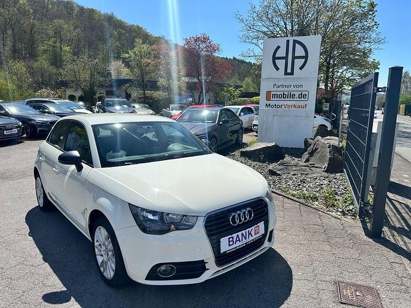 Weiß Gebraucht 2014 Audi A1 Sportback Ambition Kleinwagen | 7.995 € (Fairer Preis) - Bild 1/3