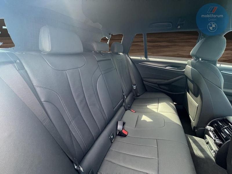 Gebraucht BMW 530 M Sport 245 PS (180 kW) 2023 Schwarz Kombi