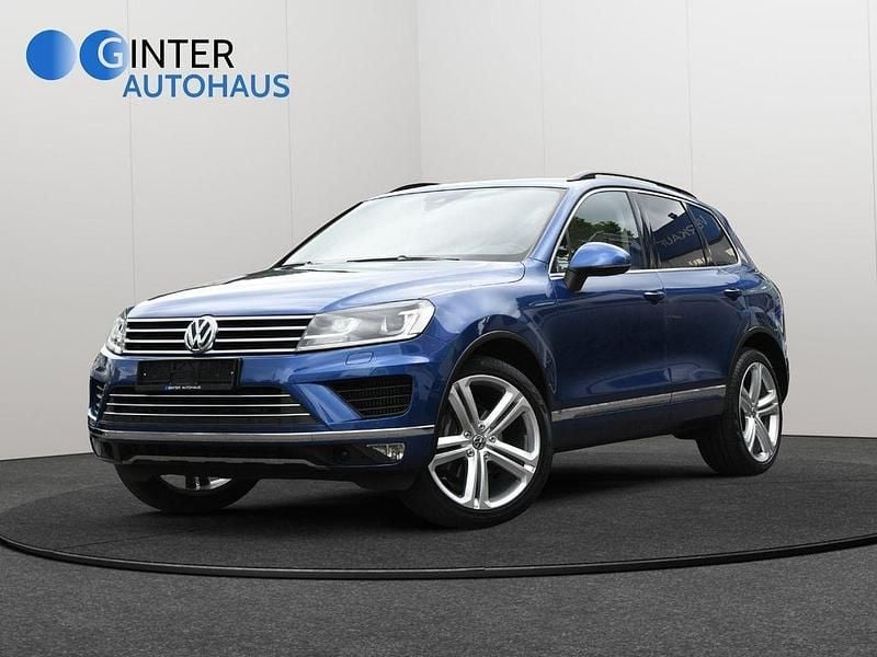 Blau Gebraucht 2016 VW Touareg Terrain Tech SUV | 31.990 € (Fairer Preis) - Bild 1/4