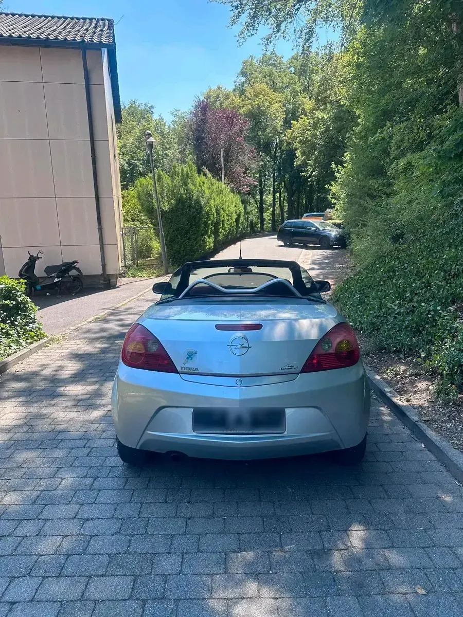 Gebraucht Opel Tigra 90 PS (66 kW) 2008 Silber Cabrio