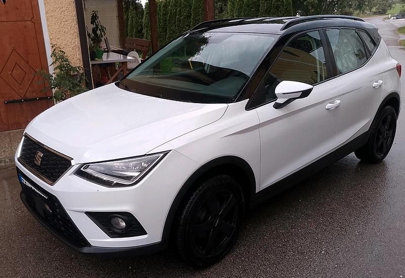 Weiß Gebraucht 2018 Seat Arona SUV | 12.599 € (Superpreis) - Bild 1/4
