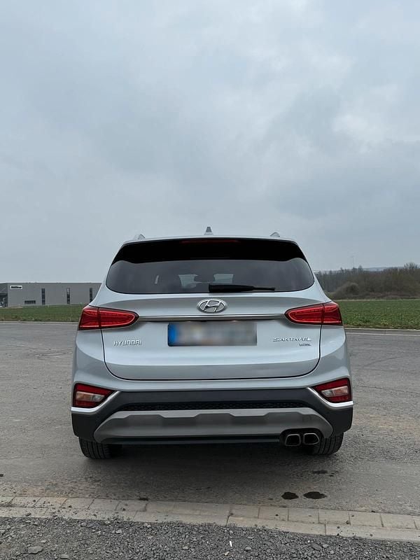 Gebraucht Hyundai Santa Fe 200 PS (147 kW) 2018 Silber SUV