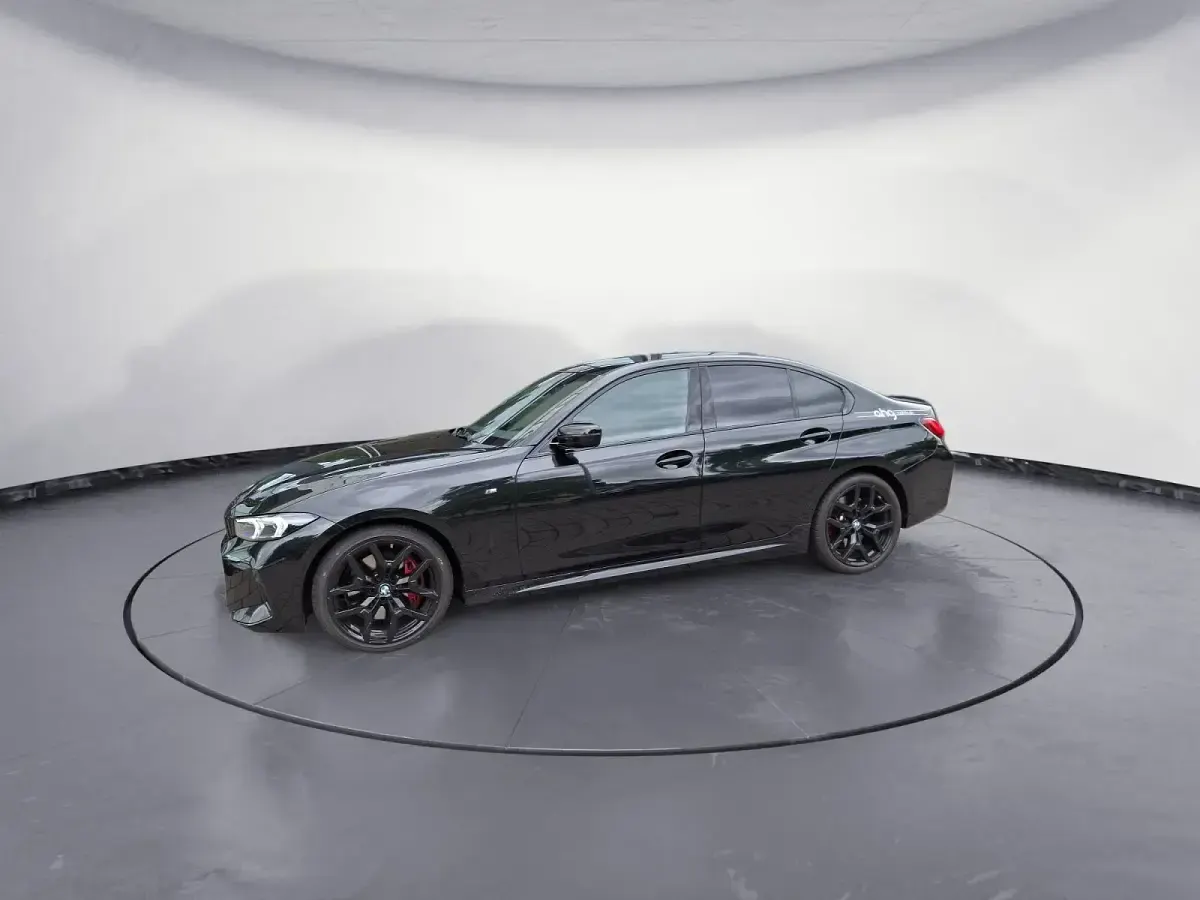Gebraucht BMW 320 M Sport 190 PS (139 kW) 2025 Saphirschwarz metallic Limousine