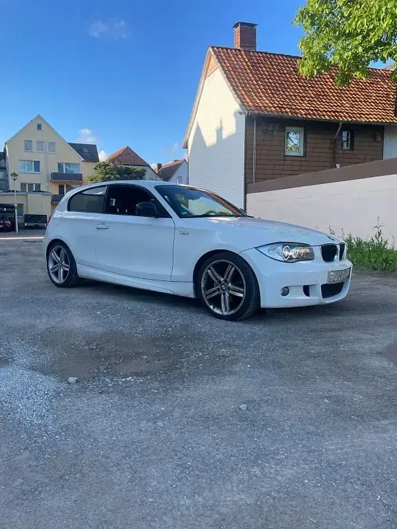 Gebraucht BMW 120 Sport Line 116 PS (85 kW) 2011 Silber Kleinwagen