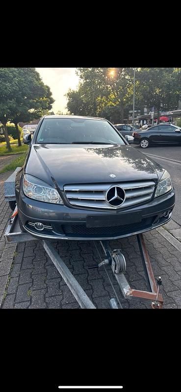 Schwarz Gebraucht 2008 Mercedes C320 Limousine | 2.450 € - Bild 1/4