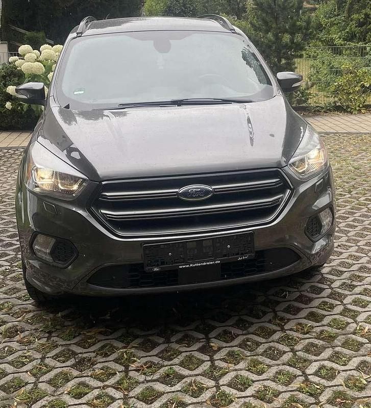 Gebraucht Ford Kuga ST-Line 150 PS (110 kW) 2017 Silber SUV