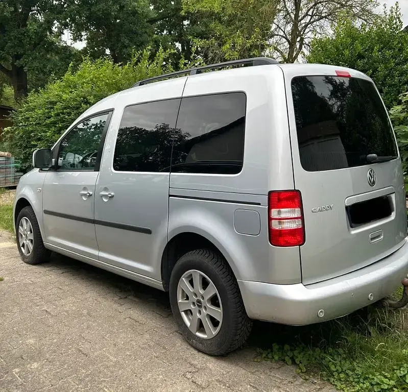 Gebraucht VW Caddy Comfortline 102 PS (75 kW) 2011 Silber Van / Kleinbus