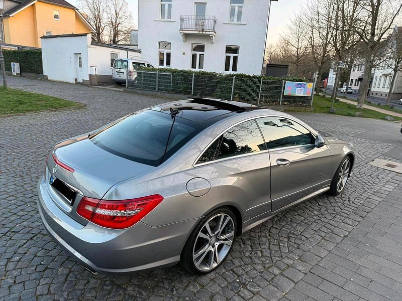 Gebraucht Mercedes E350 Avantgarde 231 PS (169 kW) 2009 Grau Coupé