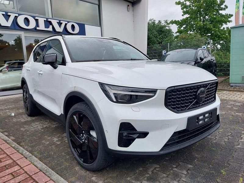 Weiß Neu 2025 Volvo XC40 Plus SUV | 46.900 € (Teuer) - Bild 1/4