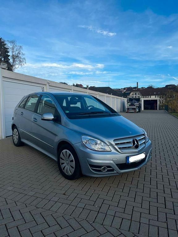 Blau Gebraucht 2009 Mercedes B200 Avantgarde Van / Kleinbus | 6.200 € (Etwas zu teuer) - Bild 1/4