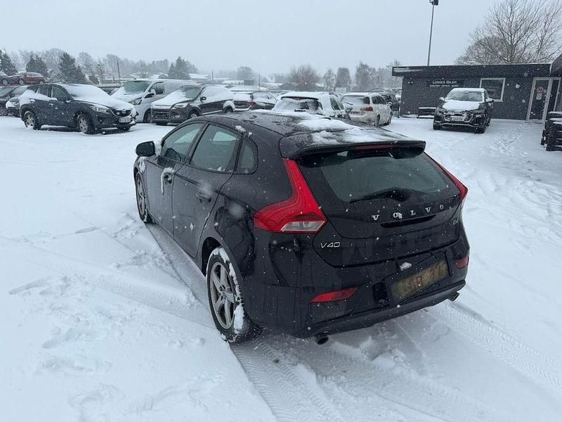 Gebraucht Volvo V40 Kinetic 190 PS (139 kW) 2014 Schwarz Limousine